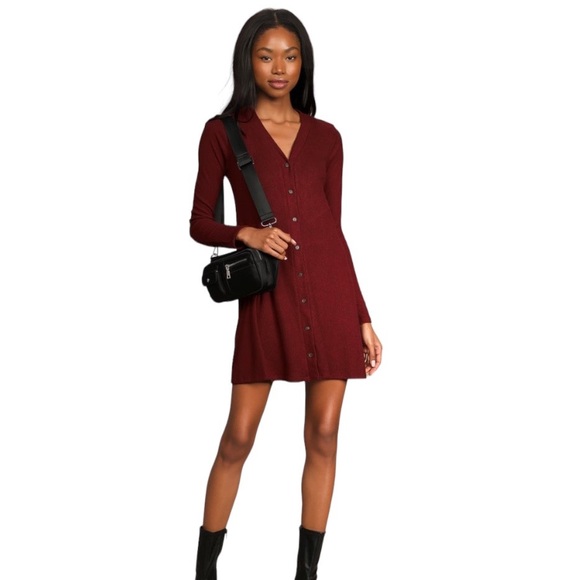 NWT Lulu's SWEET COMFORT BURGUNDY BUTTON-FRONT SWEATER DRESS Ruby Red XS - Picture 4 of 9